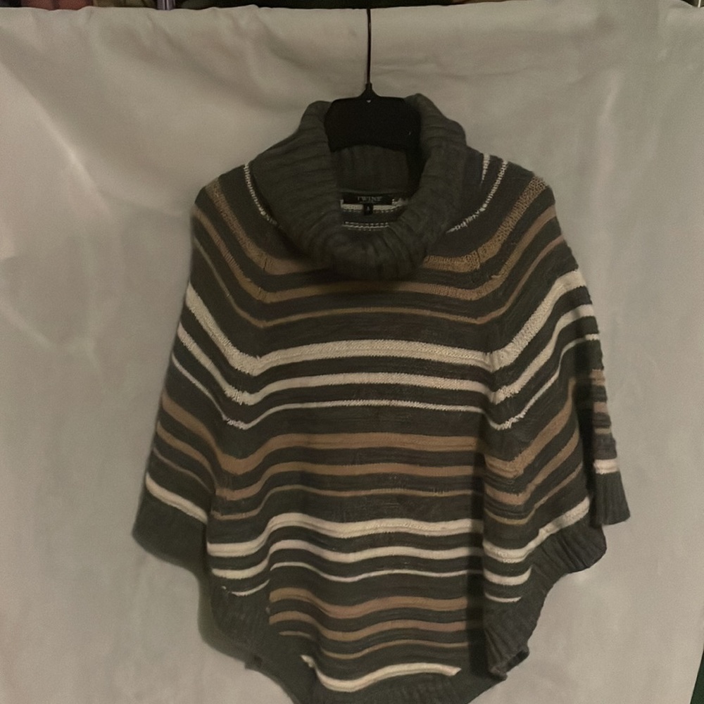 Poncho / sweater